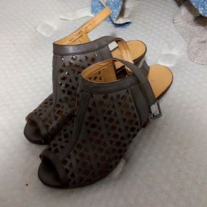 The shoes are really nice but they are 2 sizes too big and I can't wear them